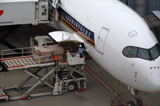 医薬品の航空輸送における注意点とは？温度管理や容器について