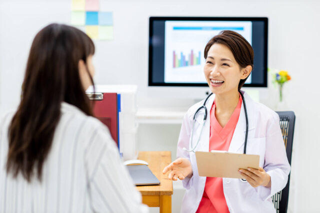 女医と女性患者