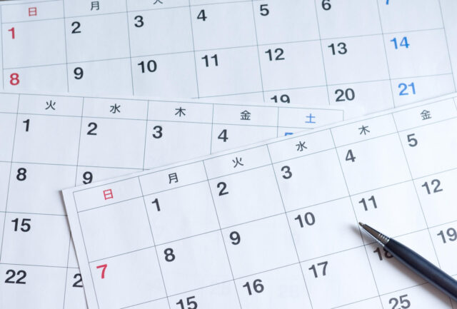 重なった３つのカレンダー